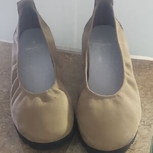 #0112 Aetrex Women's Tan Flats With Dr Scholes Insoles